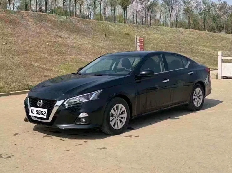 日产天籁 正面外观二