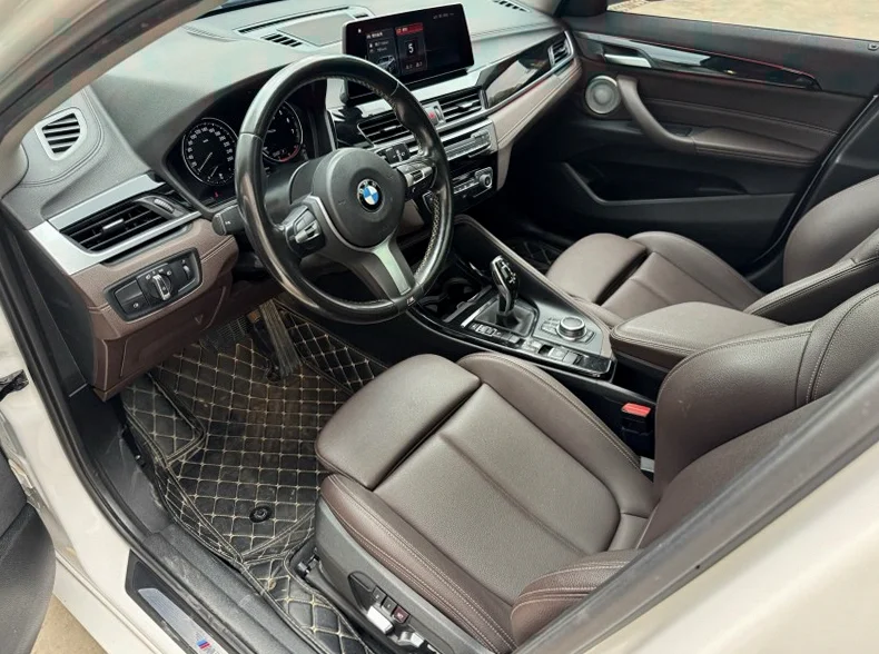 宝马X2 正面外观二