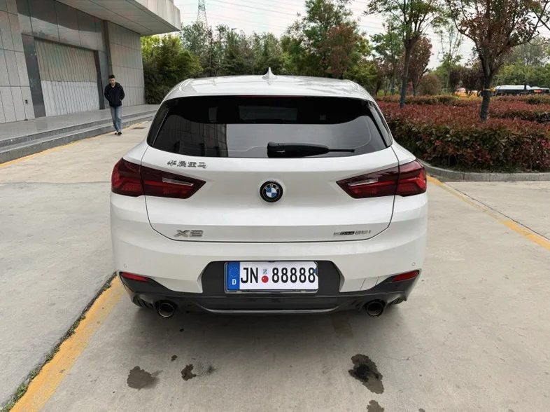 宝马X2 后面外观三