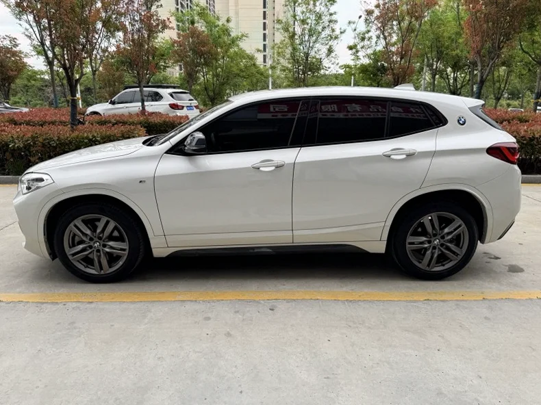 宝马X2 正面外观三