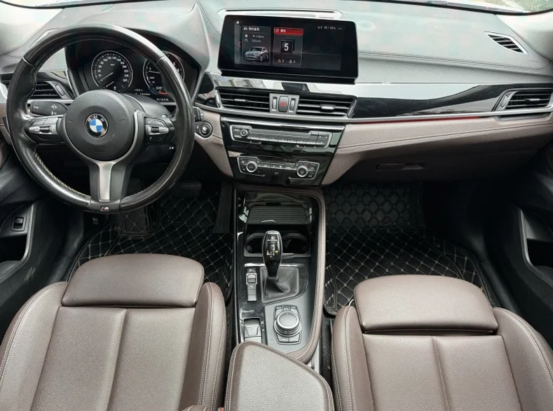 宝马X2 后面外观二