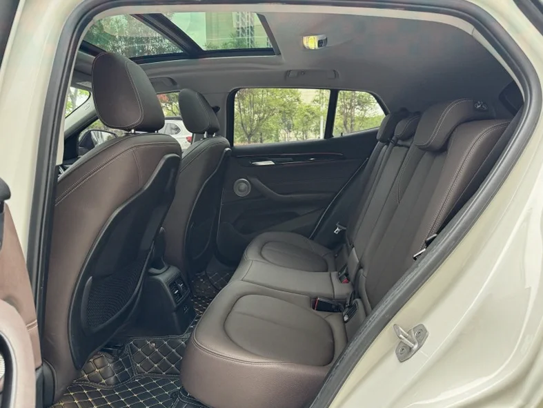 宝马X2 后面外观一