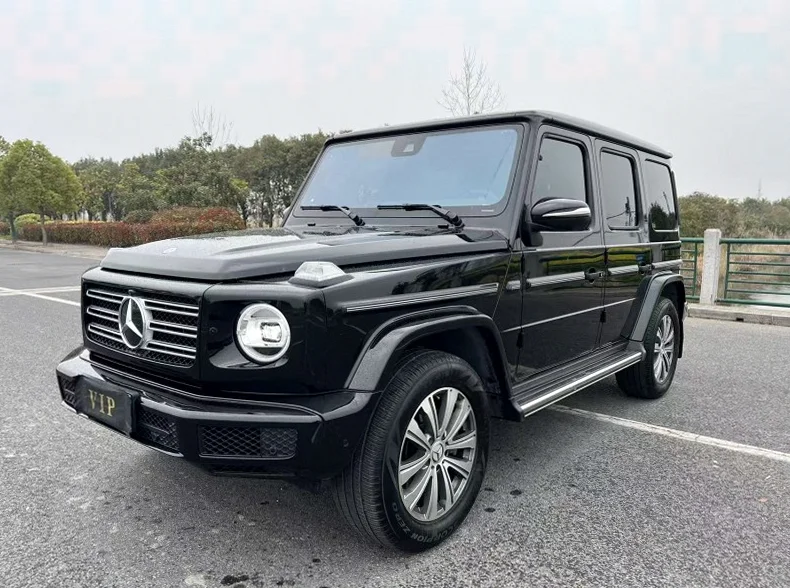 奔驰G 正面外观二