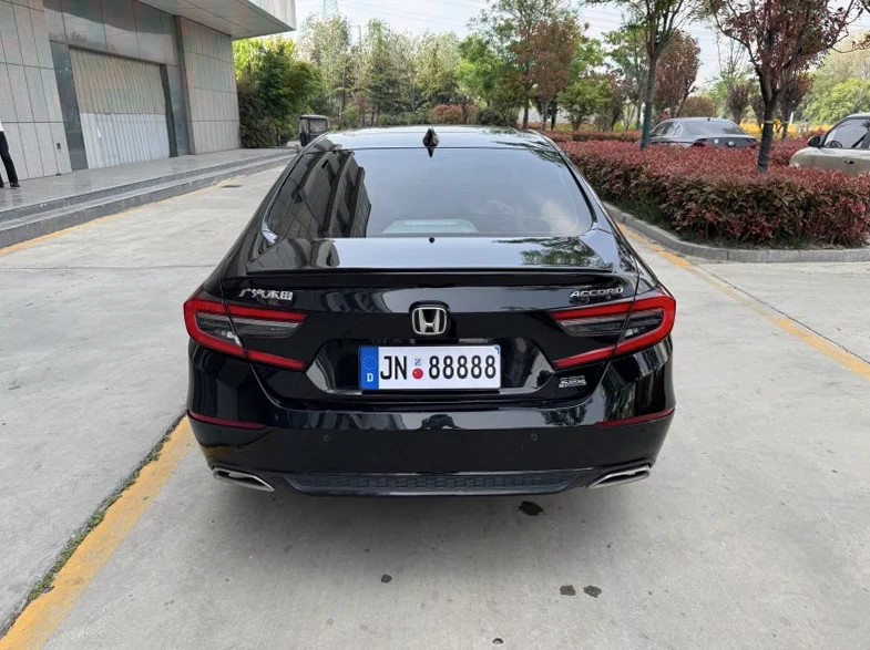 本田雅阁 后面外观二