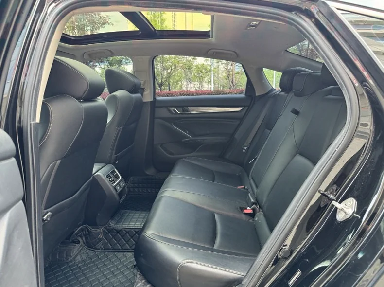 本田雅阁 内饰前排