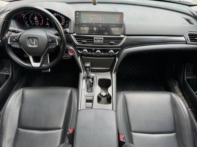 本田雅阁 内饰后排