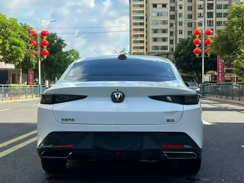 长安汽车逸达 驾驶室
