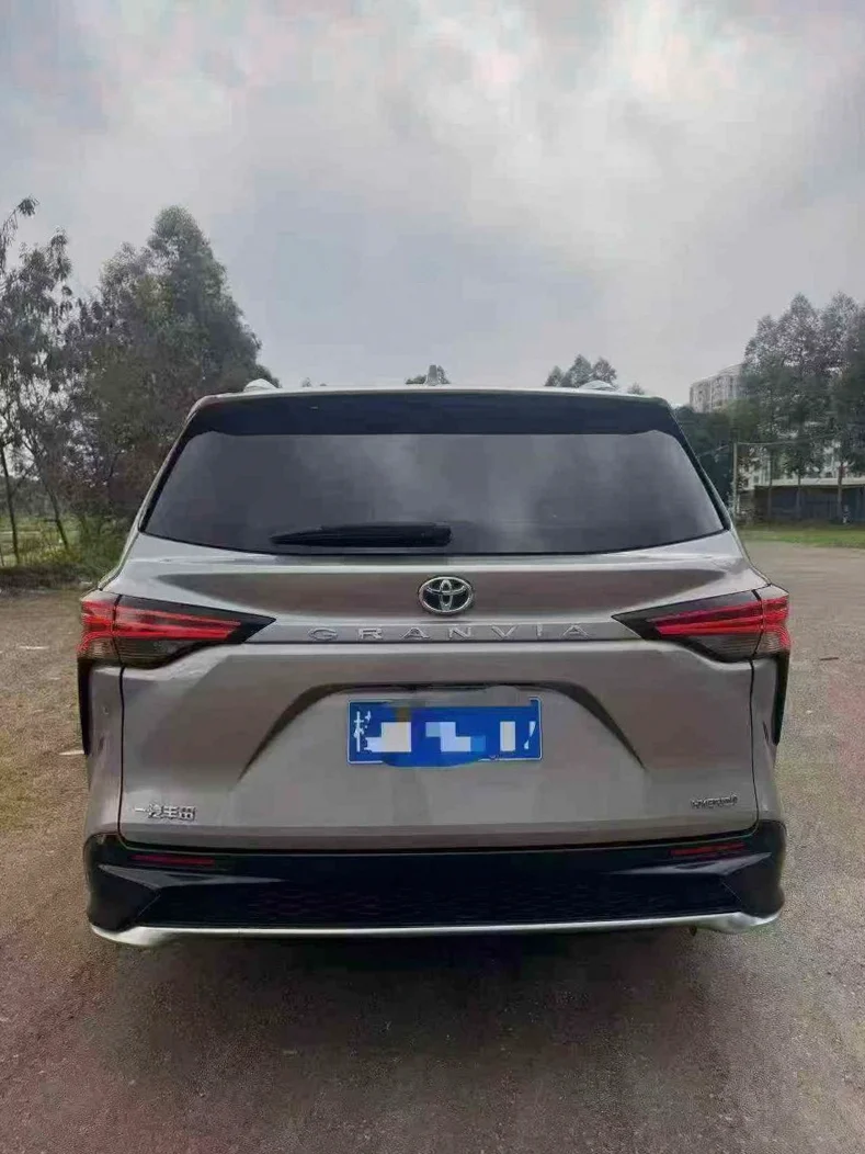 丰田格瑞维亚 驾驶室