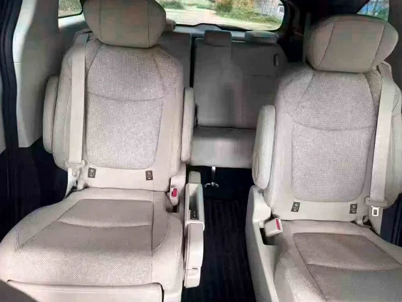 丰田格瑞维亚 内饰后排