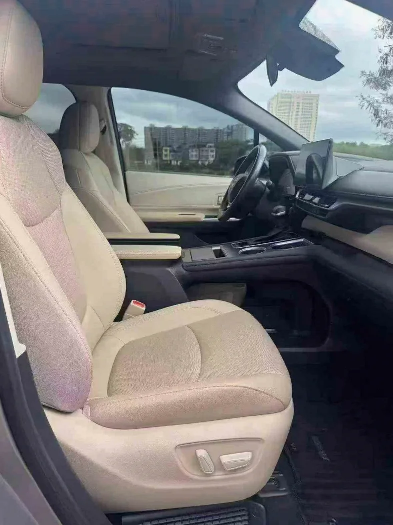 丰田格瑞维亚 后面外观二