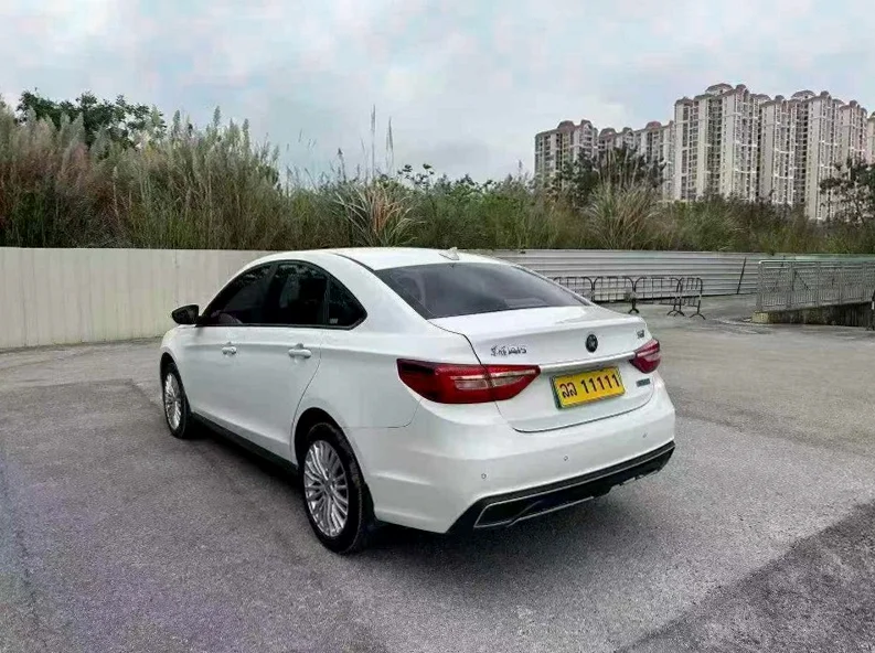 风行东风 内饰后排