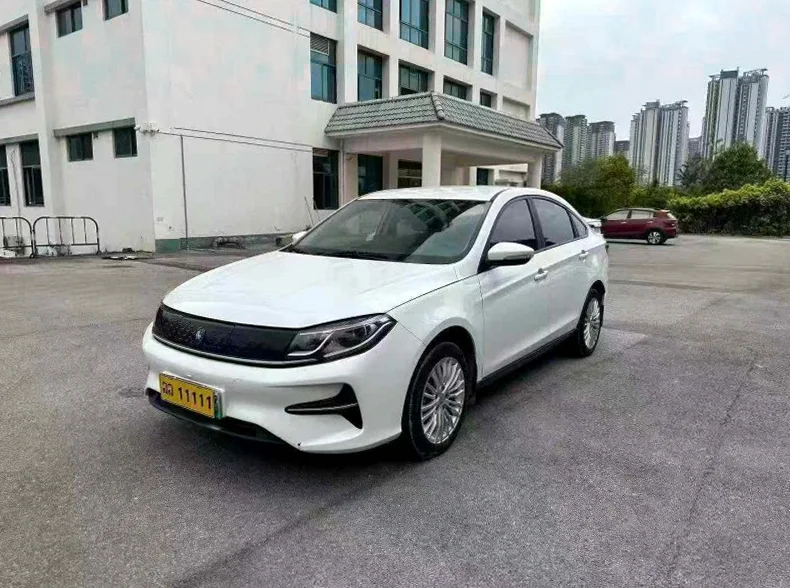 风行东风 正面外观三