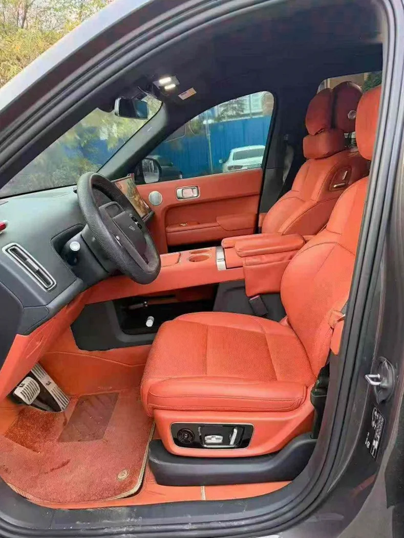 理想L9 后面外观一