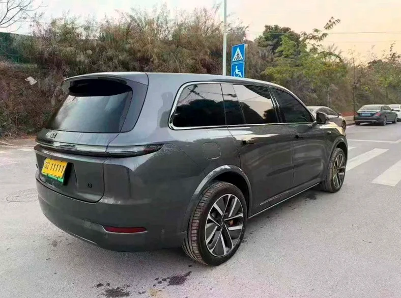 理想L9 内饰前排