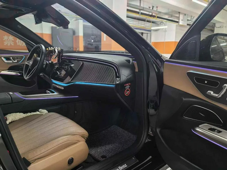 奔驰S 后面外观三