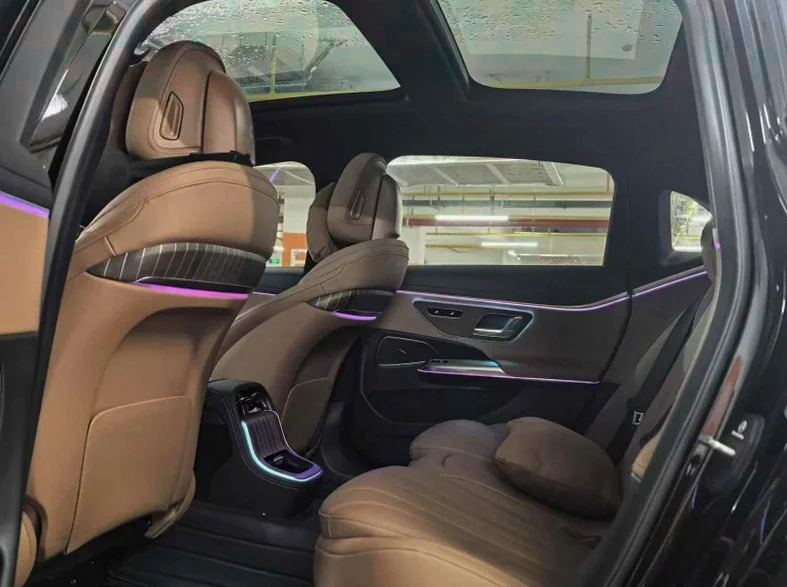 奔驰S 后面外观二