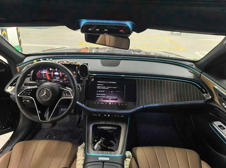 奔驰S 后面外观一