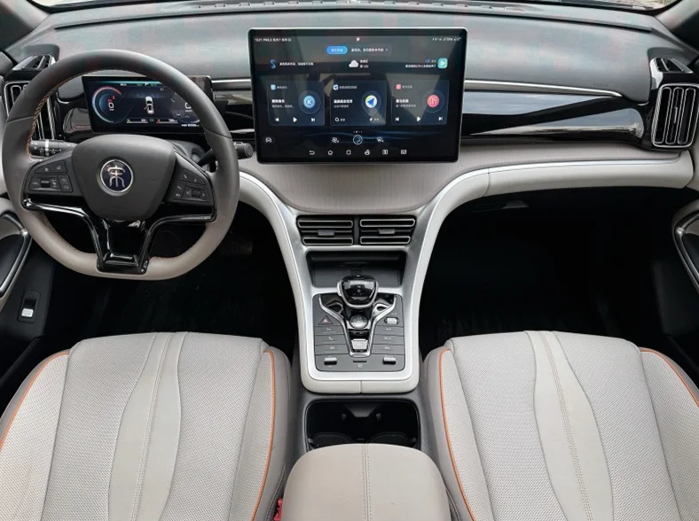 比亚迪宋 内饰前排