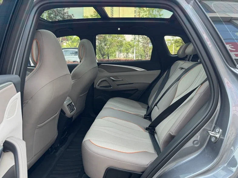 比亚迪宋 内饰后排