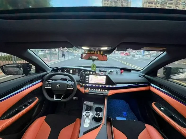 长安汽车UNI 正面外观三