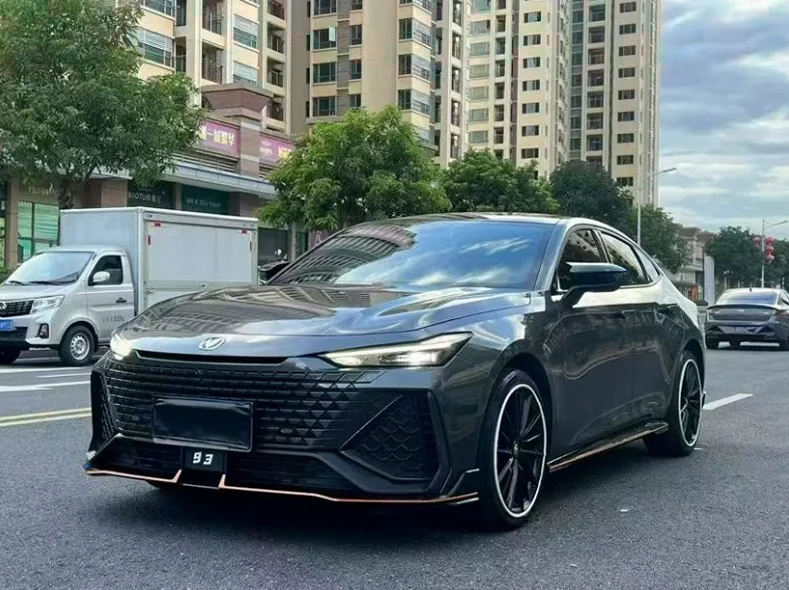 长安汽车UNI 后面外观二