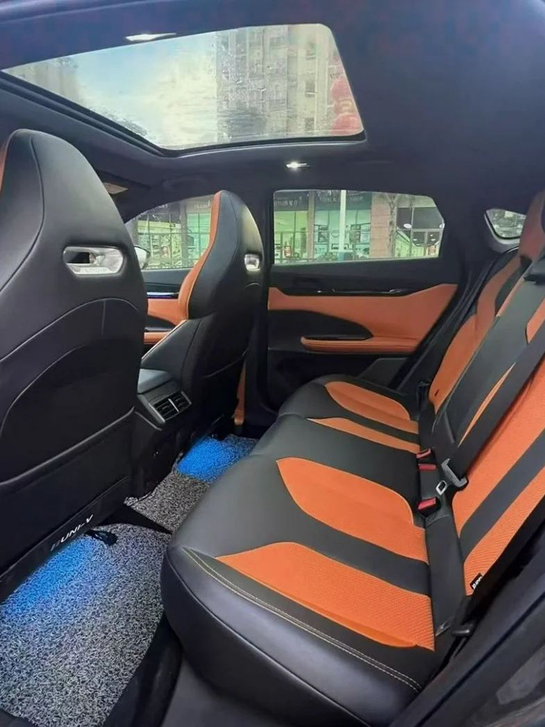 长安汽车UNI 后面外观三