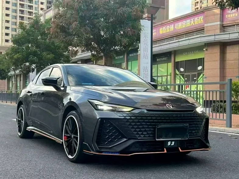 长安汽车UNI 正面外观二