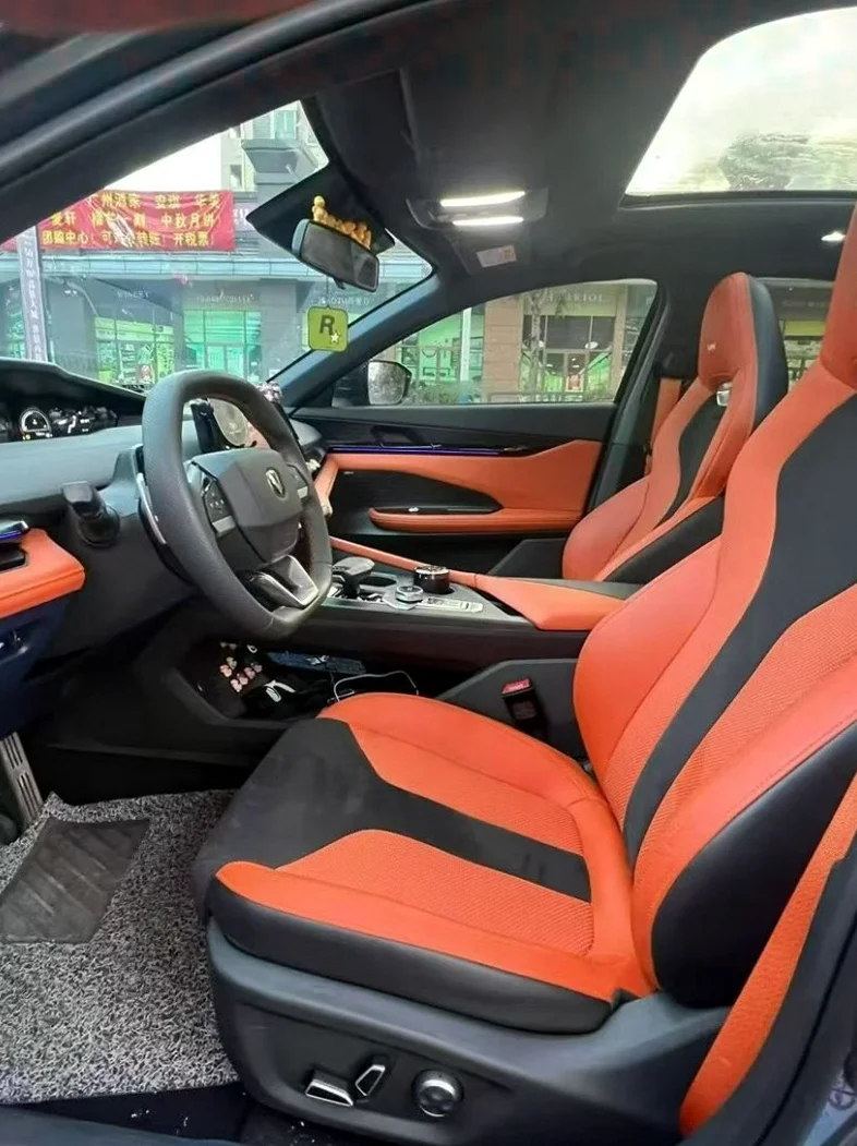 长安汽车UNI 后面外观一