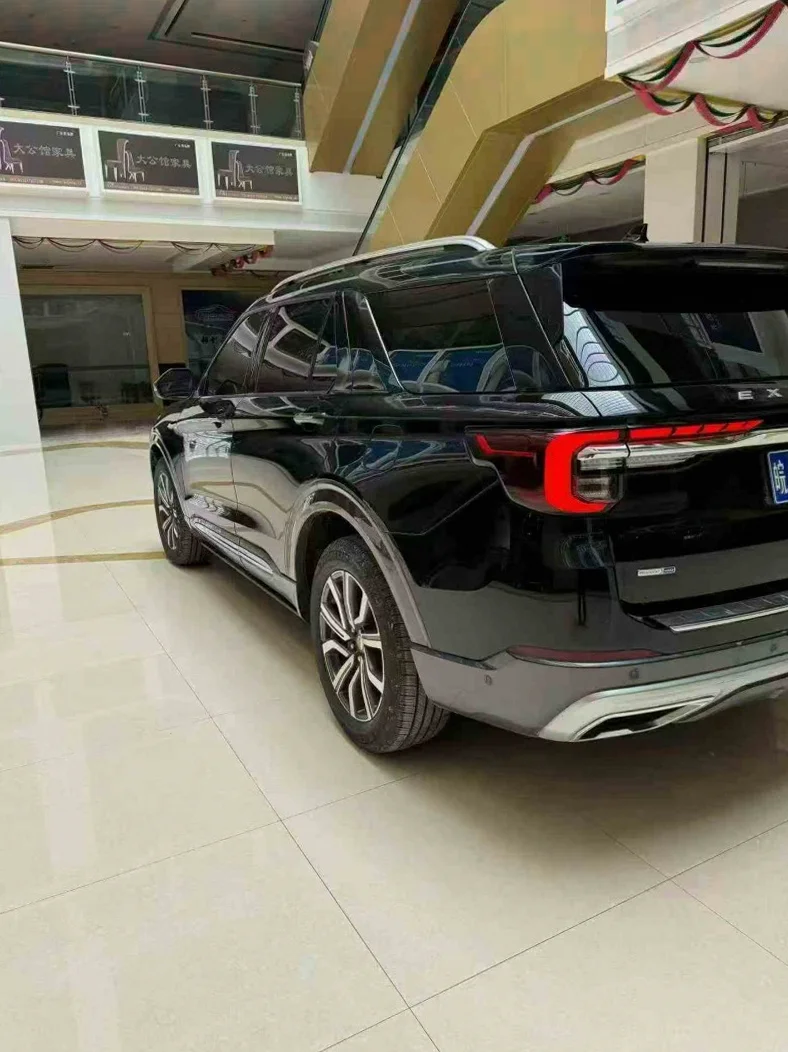 福特探险者 驾驶室