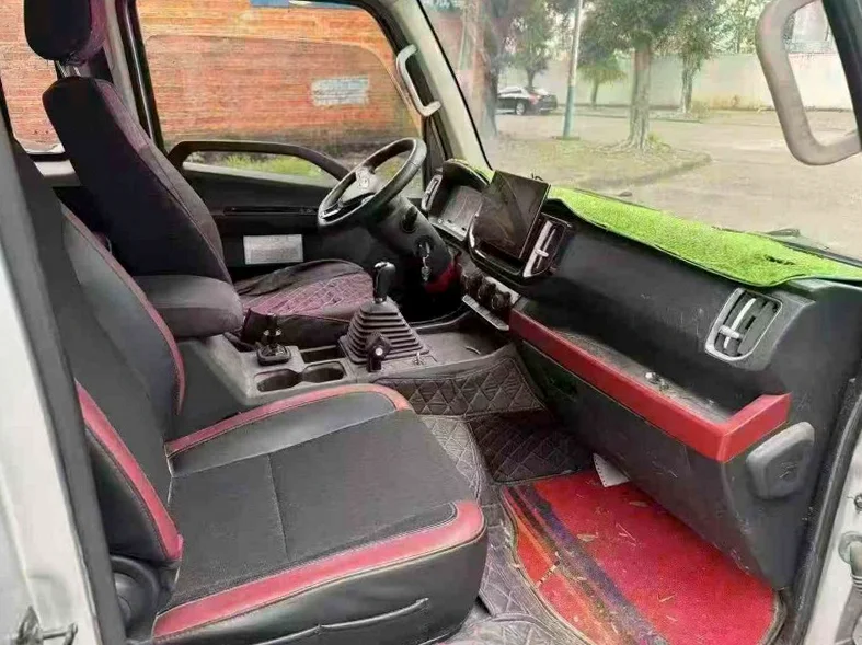 福田领航 后面外观二