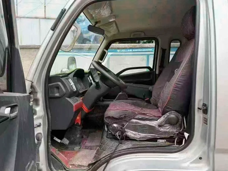 福田领航 后面外观一