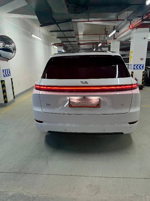 理想L7 内饰前排