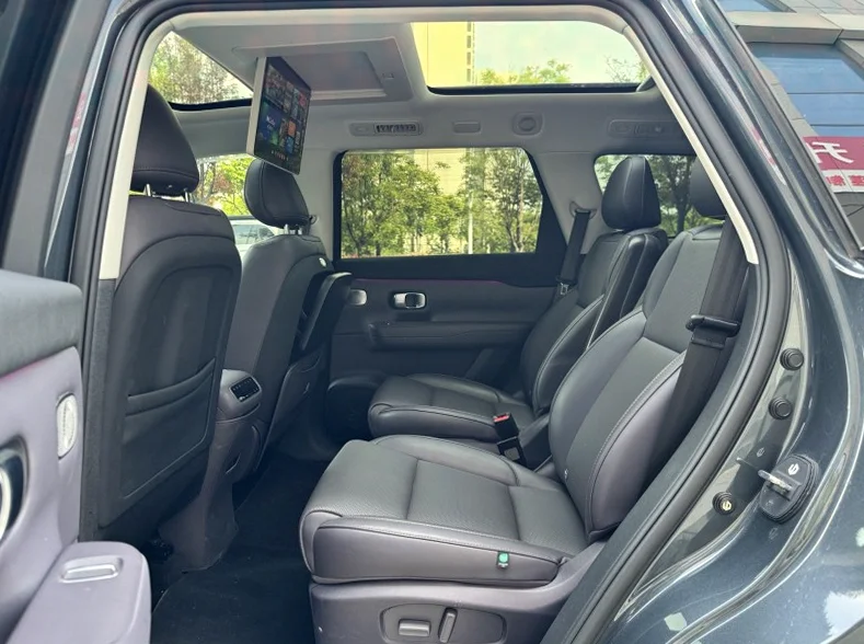 零跑汽车C16 内饰前排