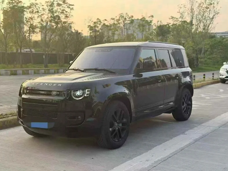 路虎卫士 正面外观二