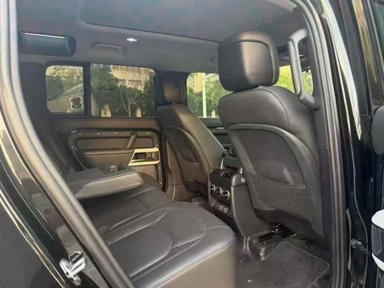 路虎卫士 后面外观三