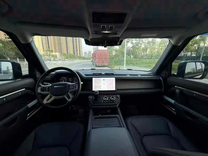 路虎卫士 后面外观一