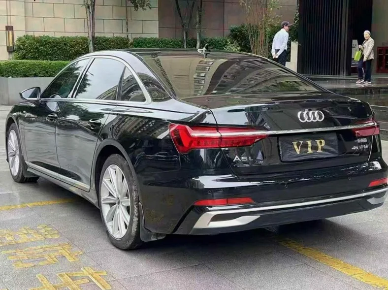 奥迪A6L 内饰前排