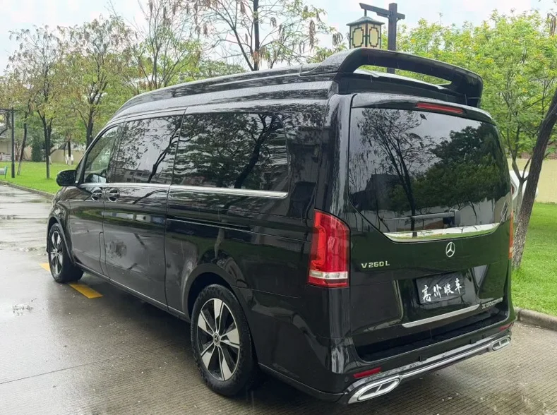 奔驰V 内饰前排