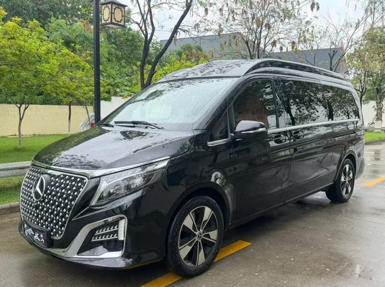 奔驰V 正面外观三