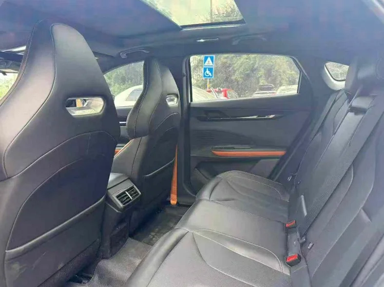 长安汽车UNI 后面外观三