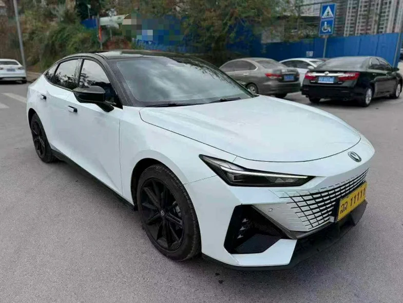 长安汽车UNI 正面外观二