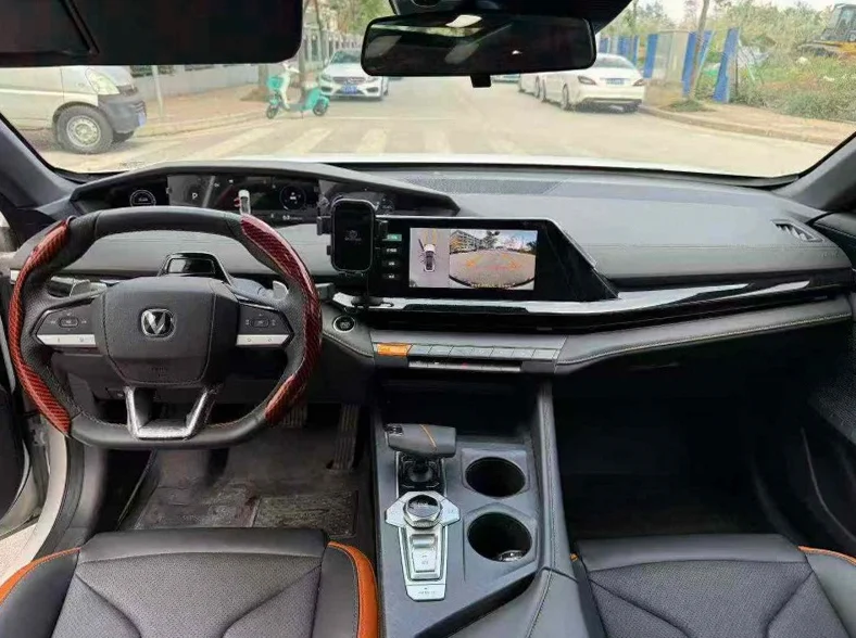 长安汽车UNI 后面外观二