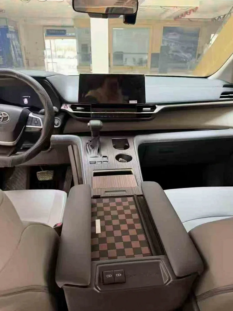 丰田格瑞维亚 正面外观三