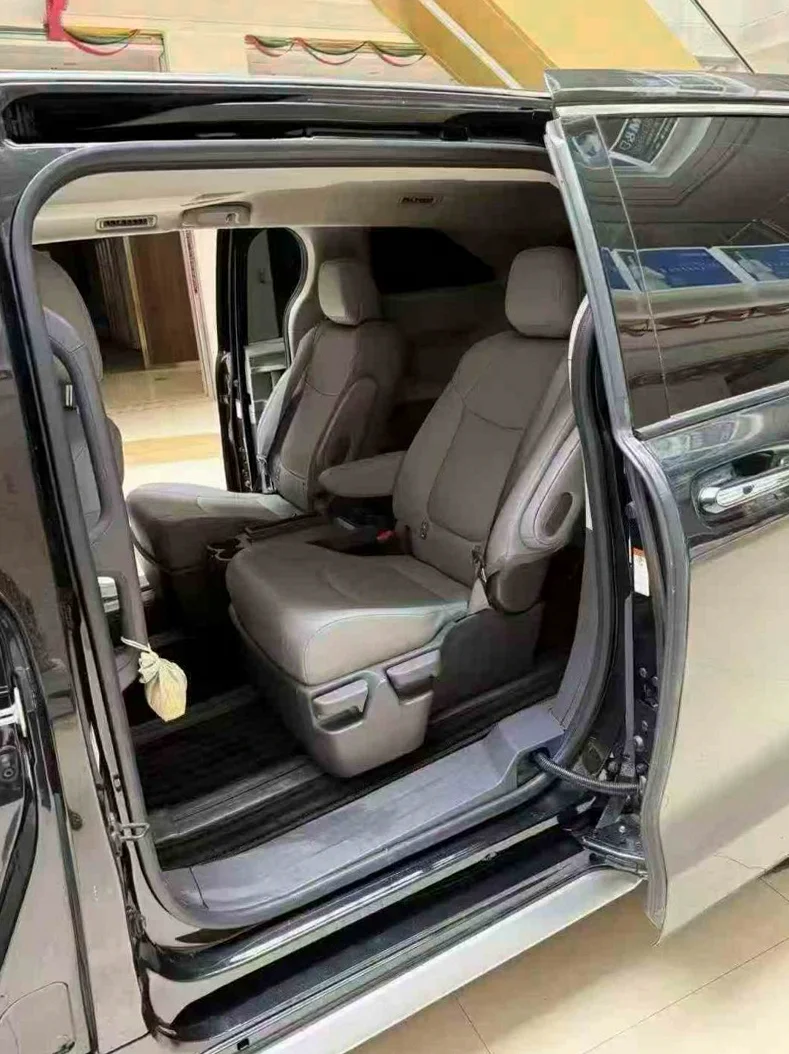 丰田格瑞维亚 后面外观一