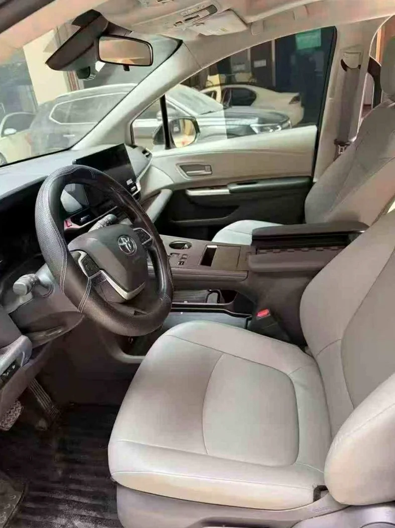 丰田格瑞维亚 后面外观二