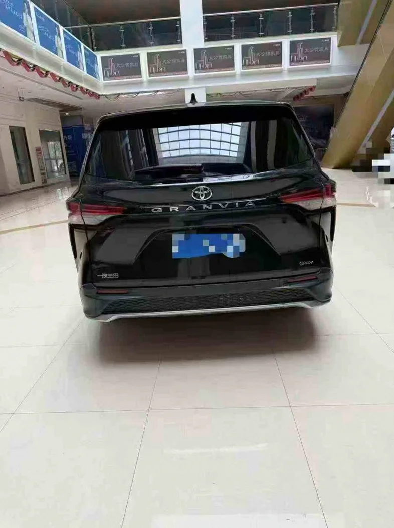 丰田格瑞维亚 内饰后排