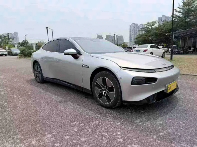 小鹏汽车p7 正面外观二