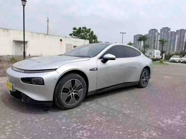 小鹏汽车p7 正面外观三