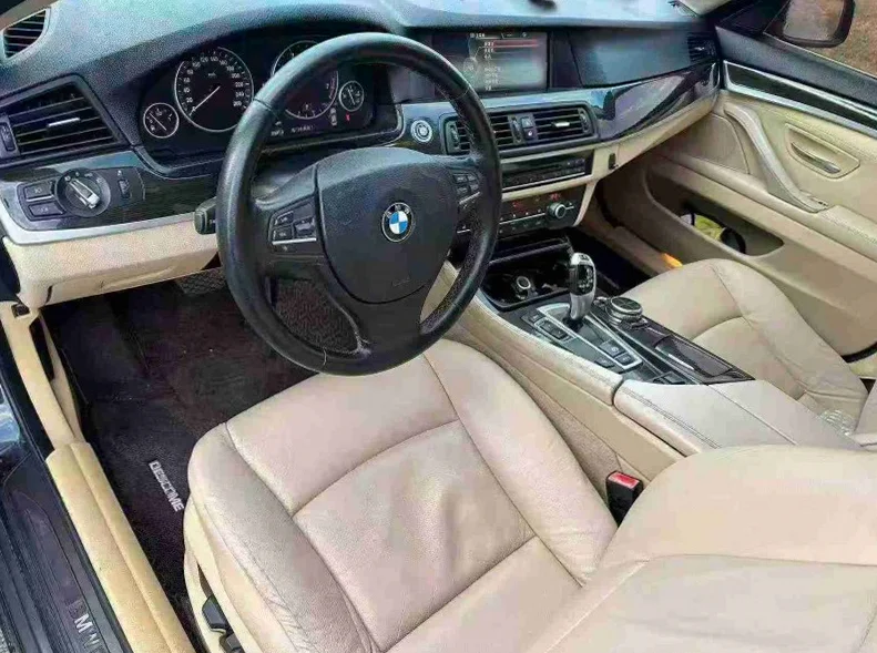 宝马5系 后面外观一