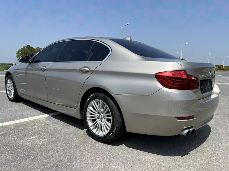 宝马5系 后面外观一